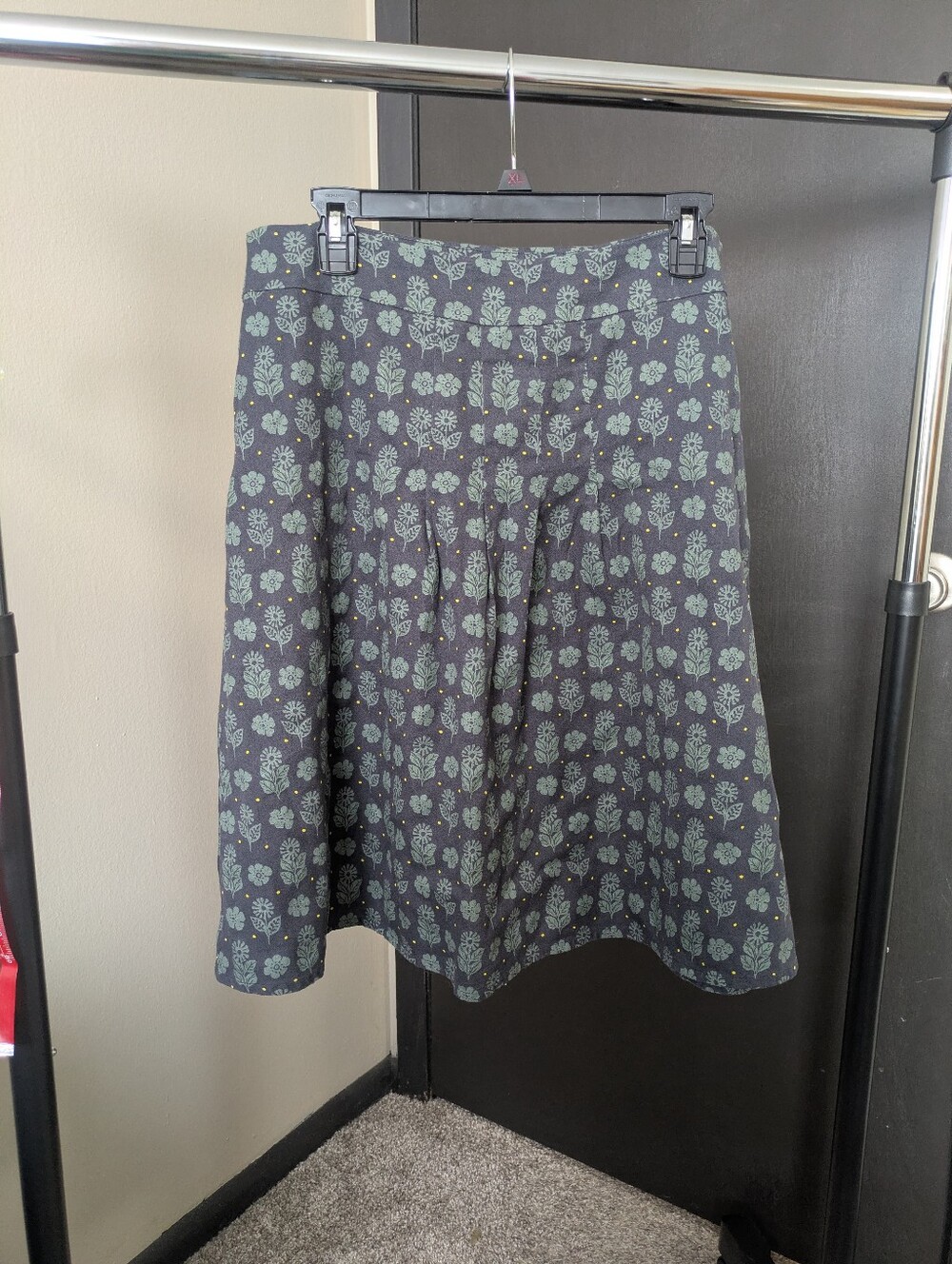 Floral Pattern A-Line Skirt in Charcoal and Mint